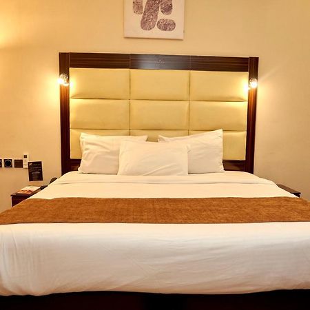 Mayfair Hotel Maitama Абуджа Экстерьер фото