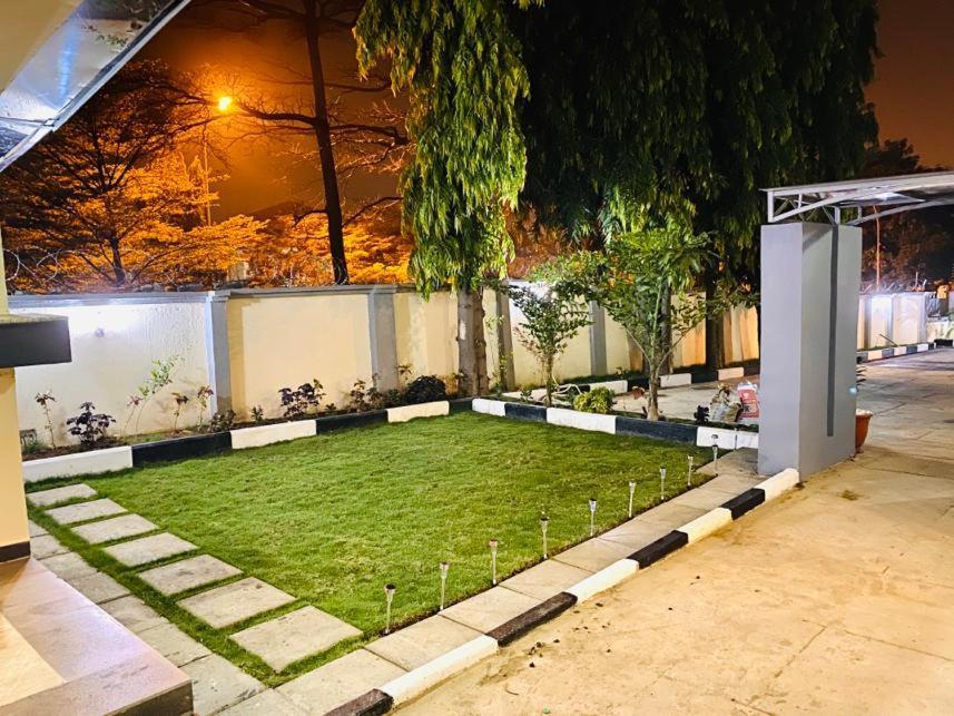 Mayfair Hotel Maitama Абуджа Экстерьер фото