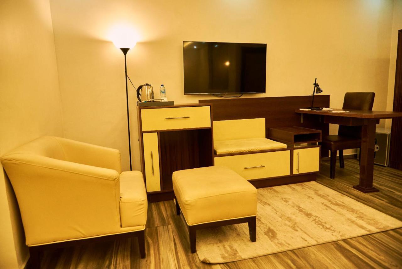 Mayfair Hotel Maitama Абуджа Экстерьер фото