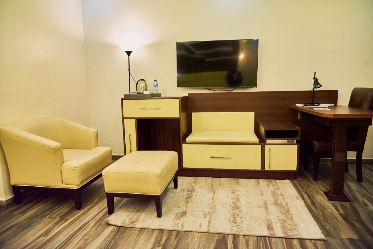 Mayfair Hotel Maitama Абуджа Экстерьер фото