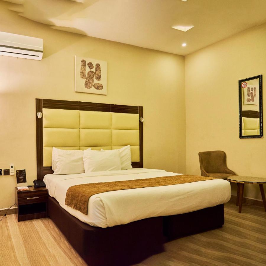 Mayfair Hotel Maitama Абуджа Экстерьер фото